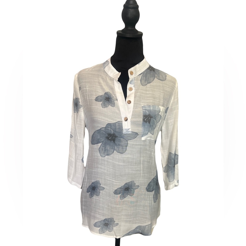 Chic White and Blue Blouse with Classic Style